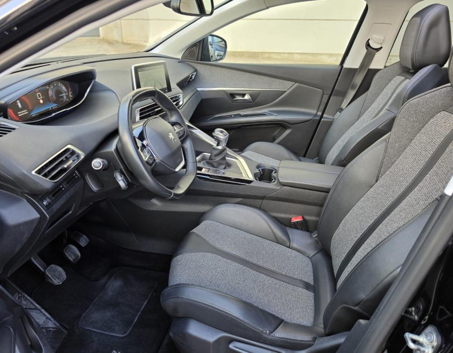 PEUGEOT 3008 (TETO PANORÂMICO E SOLAR)